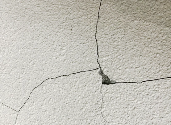外壁のクラックやひび割れの症状